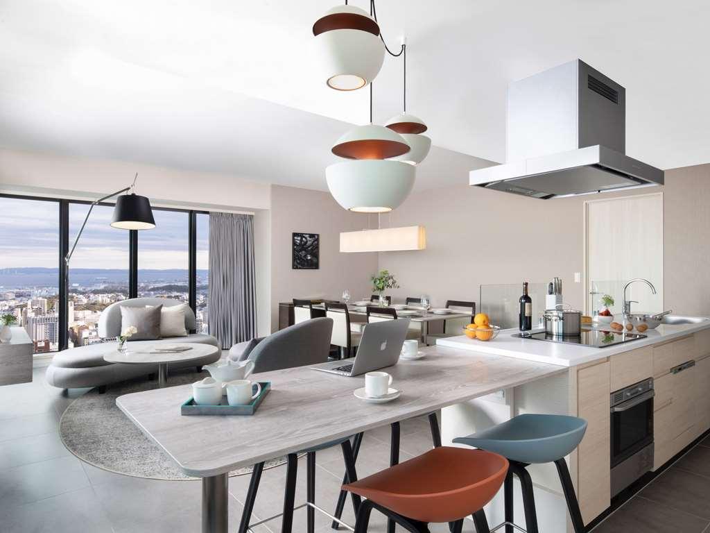 Oakwood Suites Yokohama Yokohama  Quarto foto A modern kitchen